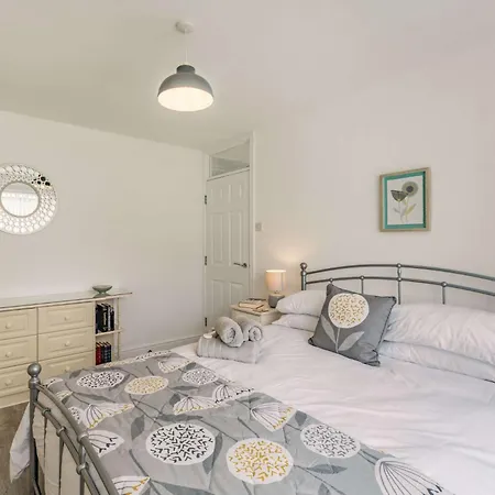 2 Bed In 86782 كيسويك